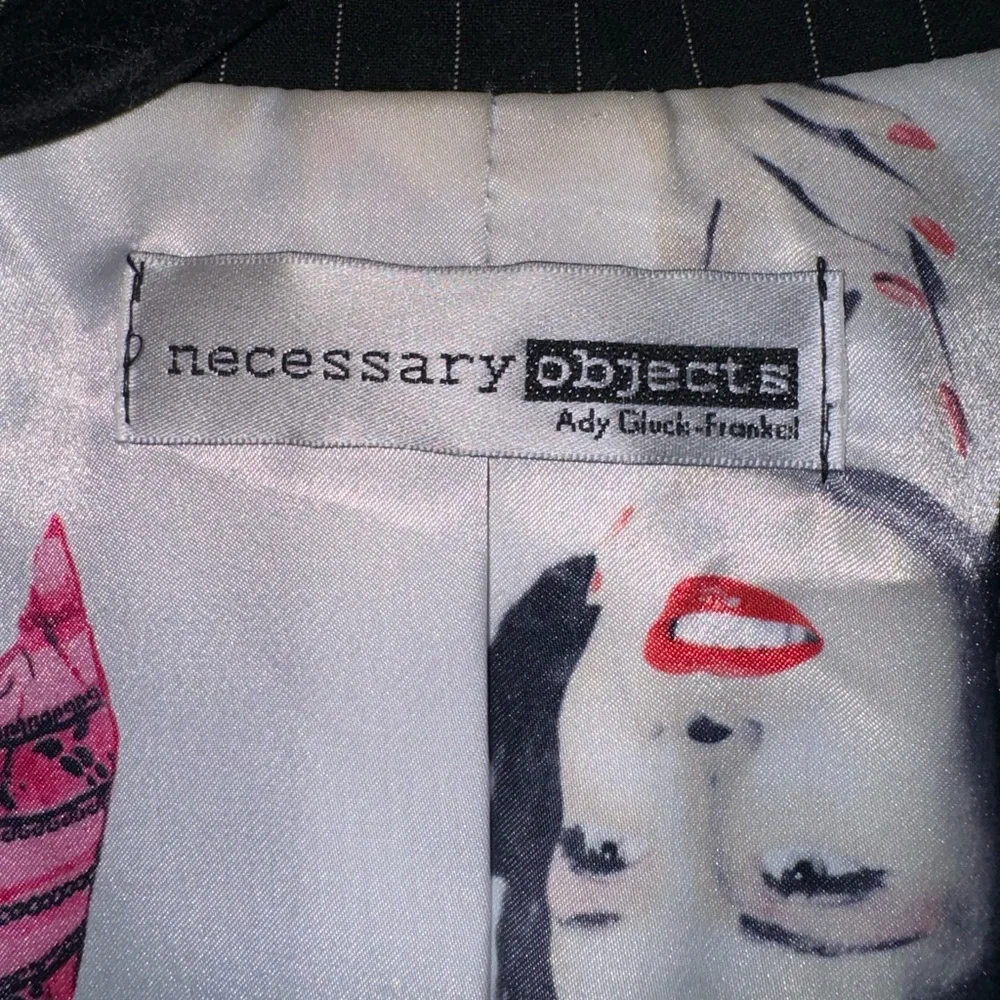 necessary objects - Picture 3 of 5